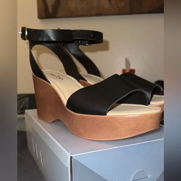 NEW- Me Too Womens Ankle Strap Wedge Sandals - Picture 6 of 10